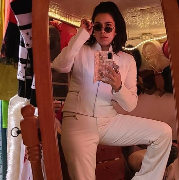 Poshmark - Picture 2 of 8